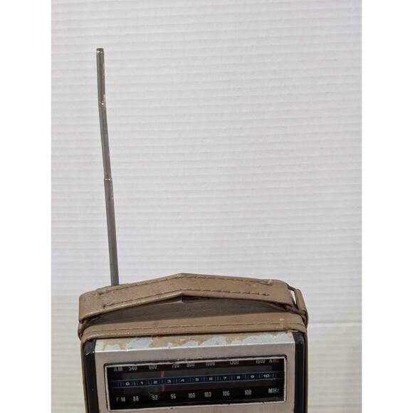 Vintage - 8" Stewart AM/FM Radio Tan Case, Plug In/Battery Powered, Tested Works - Picture 9 of 9